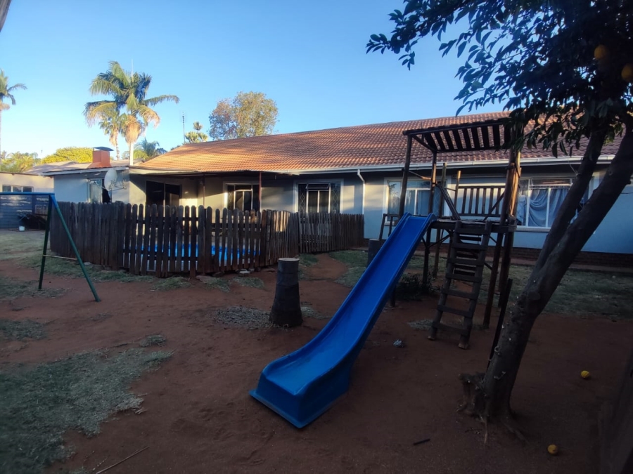 To Let 4 Bedroom Property for Rent in Protea Park North West